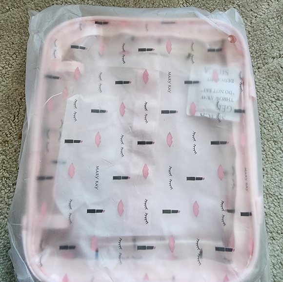 Special Edition Mary Kay Travel Color Bag new - Picture 2 of 3